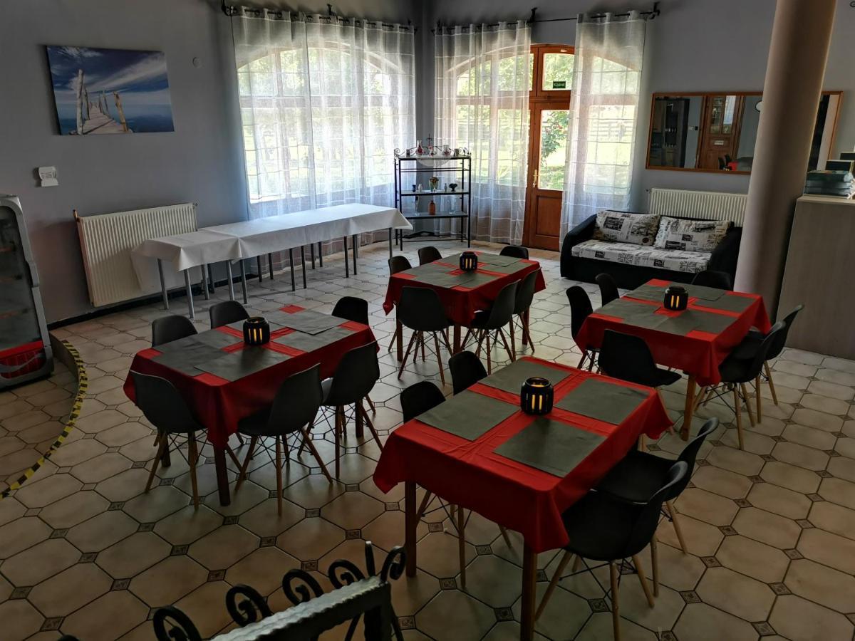 Balatonkeresztúr Garden Panzio Bed & Breakfast エクステリア 写真